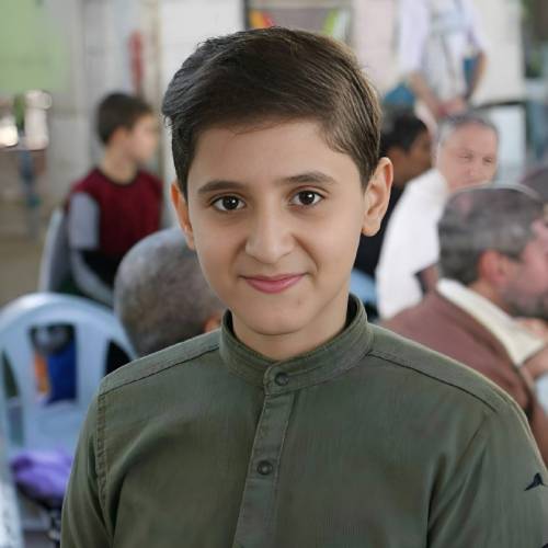 أنا عوني من غزة، عمري 13 عامًا، حلمي كان أن يصبح عدد المشتركين في قناتي الخاصة بالألعاب على يوتيوب 100 ألف مشترك، أو مليون أو أكثر! .. كان حلم بحجم السماء! الحلم تحقق، لكن بعد ما قتلتني صواريخ الاحتلال في منزلي مع عائلتي..